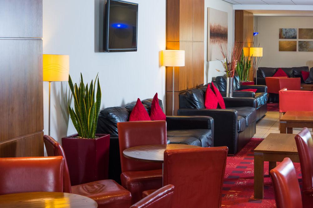 Holiday Inn Express Newport By Ihg Exterior photo