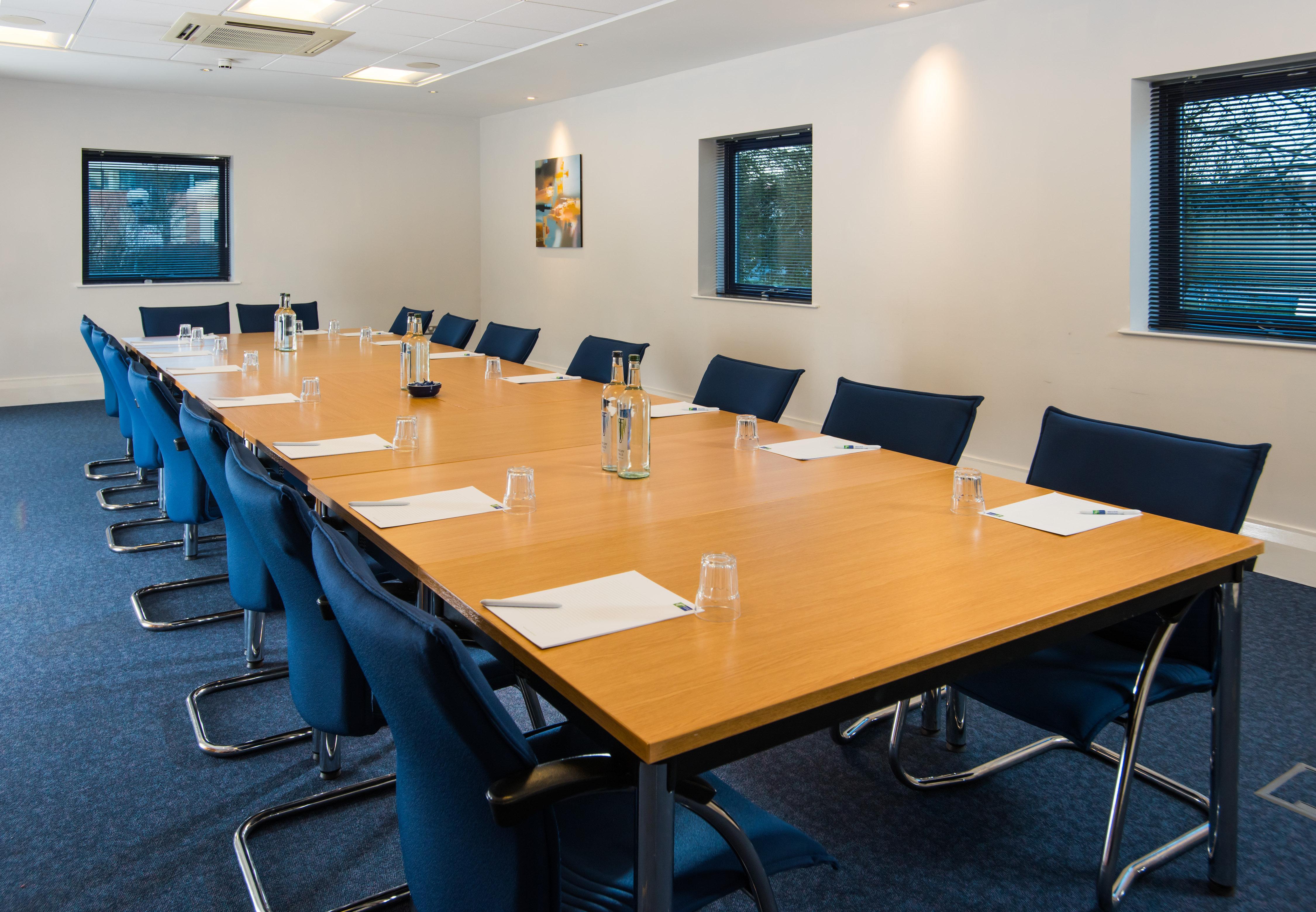 Holiday Inn Express Newport By Ihg Exterior photo