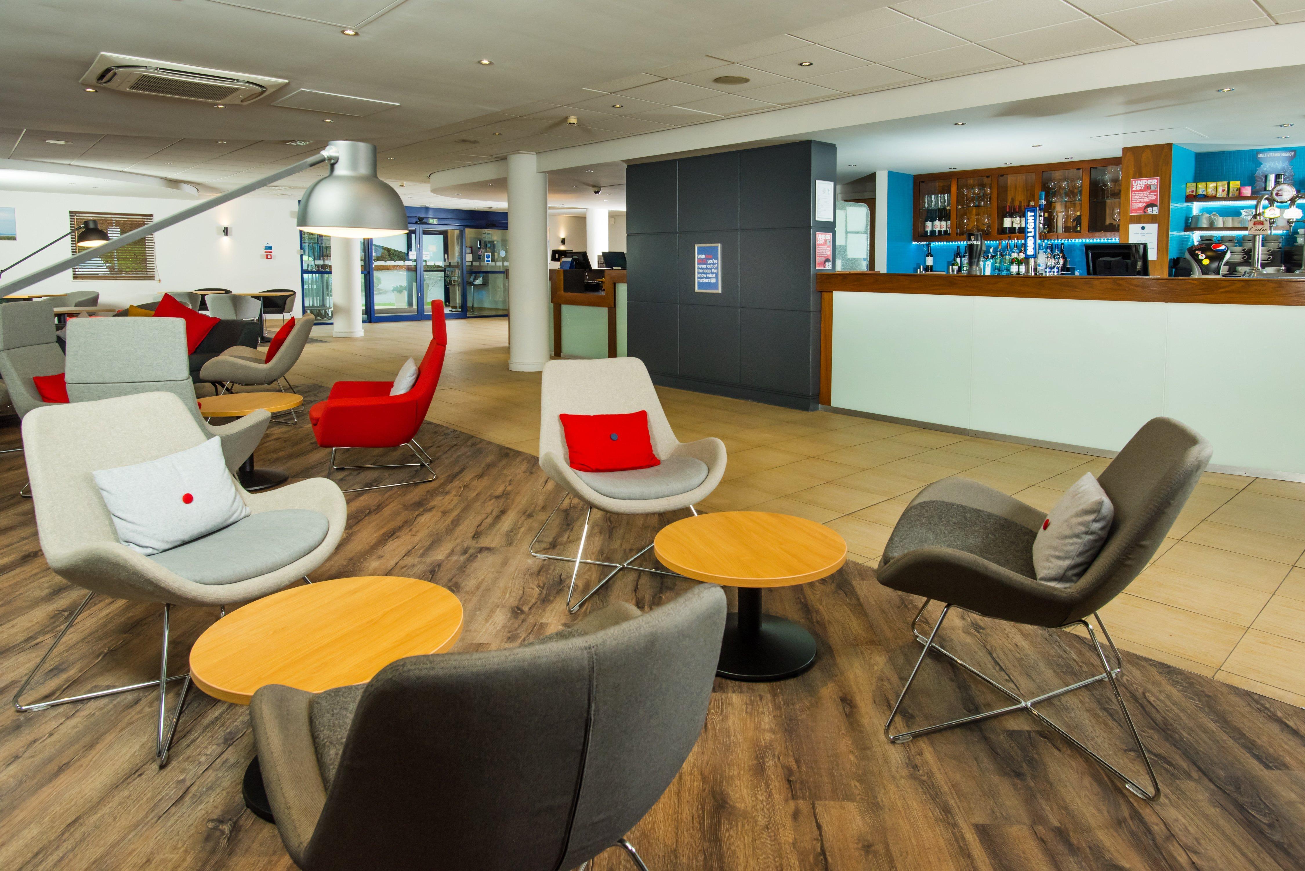 Holiday Inn Express Newport By Ihg Exterior photo