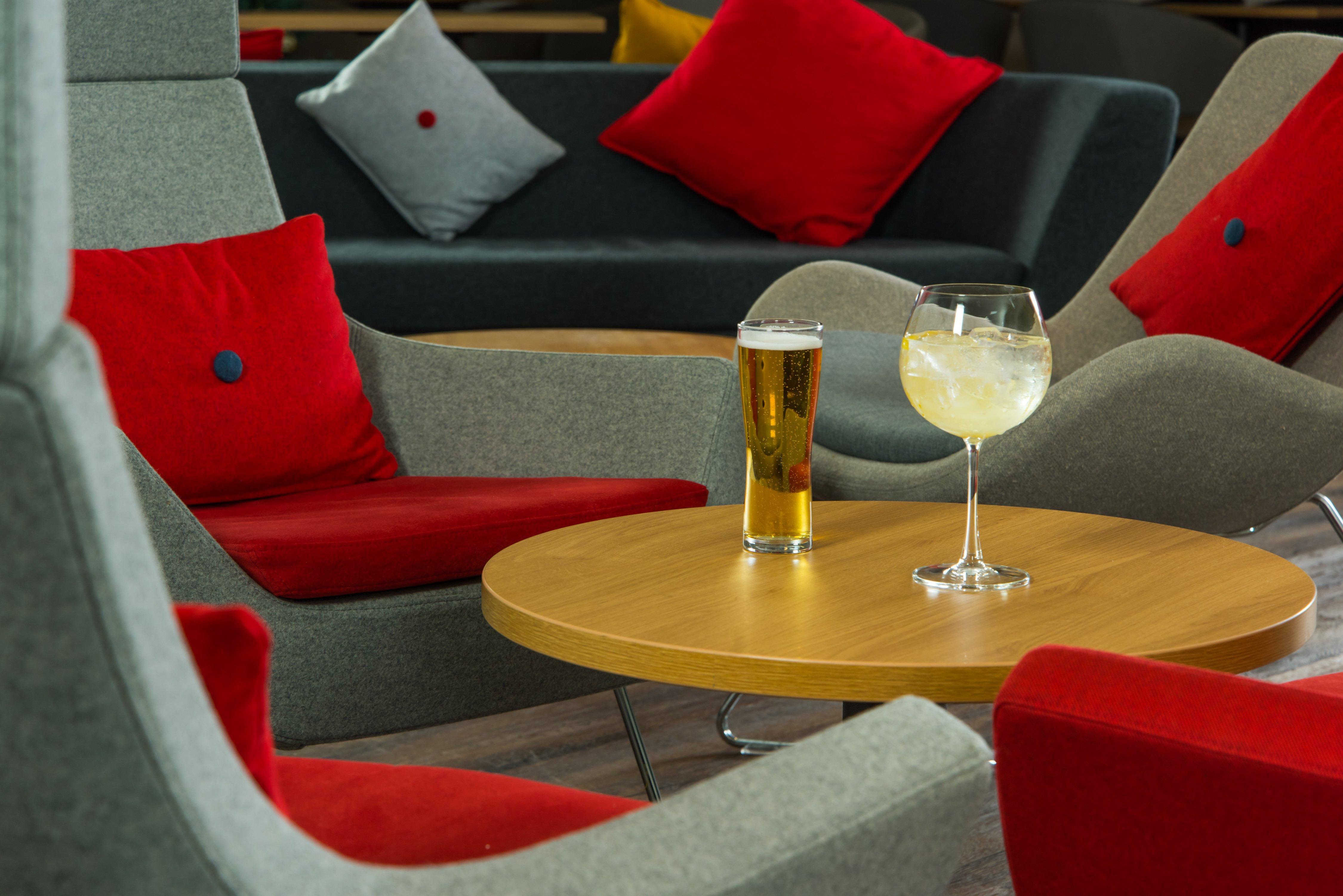 Holiday Inn Express Newport By Ihg Exterior photo