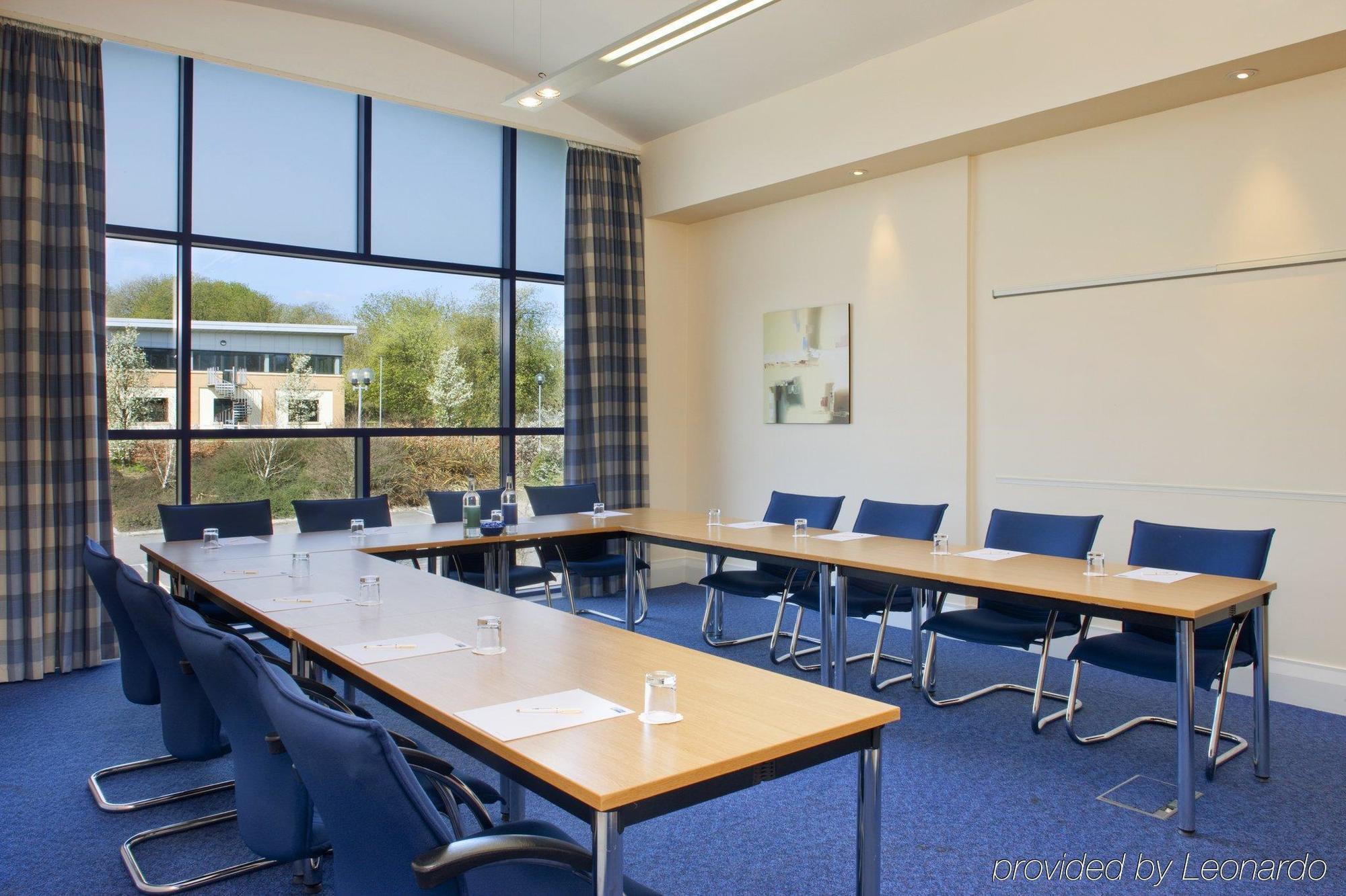 Holiday Inn Express Newport By Ihg Exterior photo
